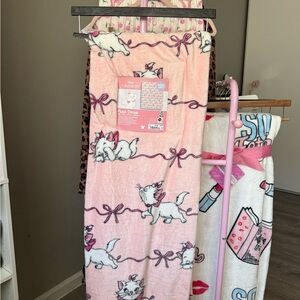 Disney The Aristocats - Marie Pink and White Throw Blanket